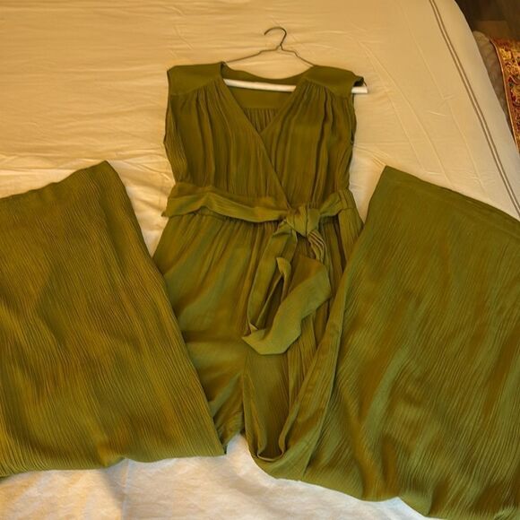 NWOT Be Cool Pleated Wrap Wide Leg Jumpsuit. Green. Size Small. - Picture 2 of 10